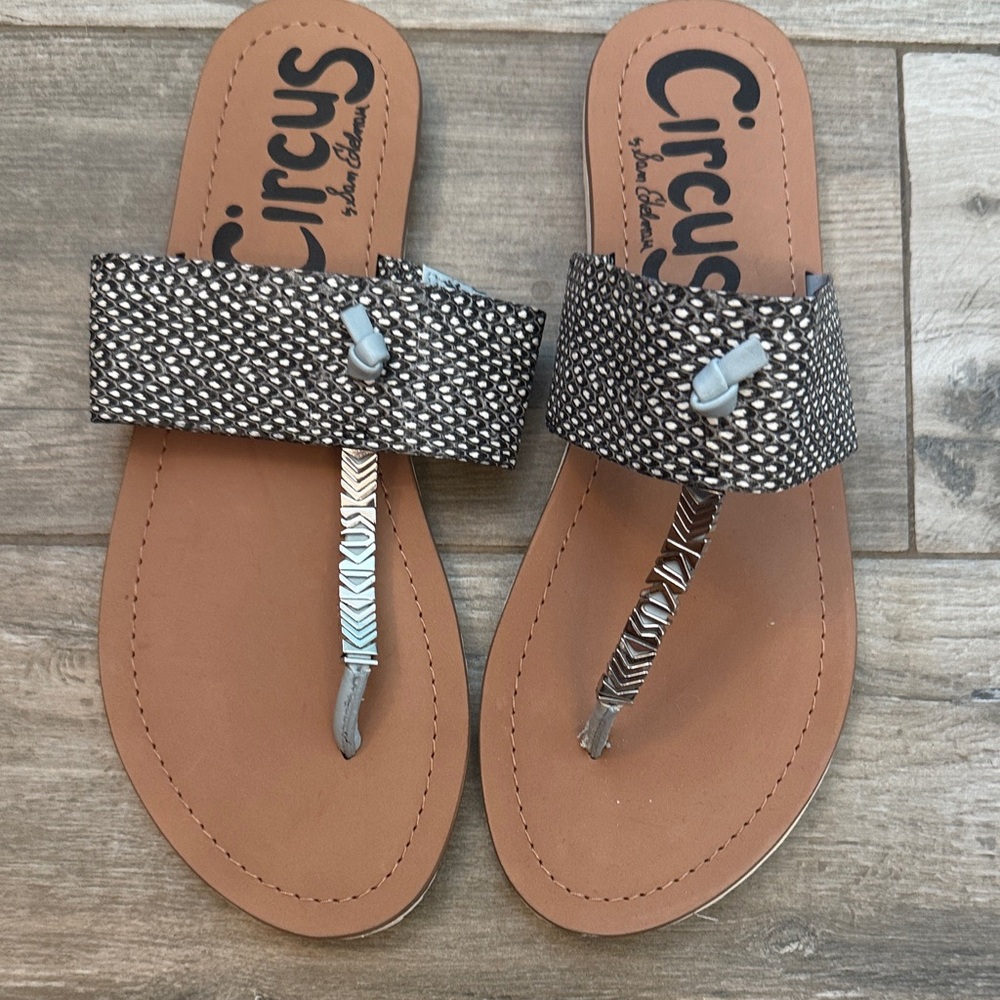 NWOT-Circus by Sam Edelman Metallic Silver Braided Strap Toe-Post Sandals